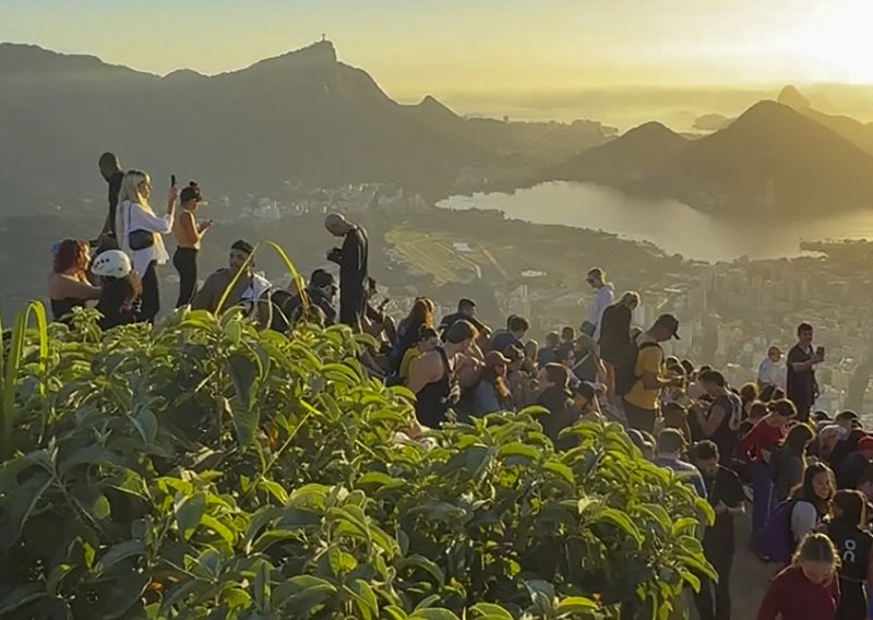 Drama u Riju: 200 turista zatočeno na vrhu brda za vrijeme policijskog obračuna s bandom