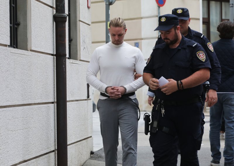 FOTO/VIDEO Maneken DiCaprio u lisicama doveden na ispitivanje