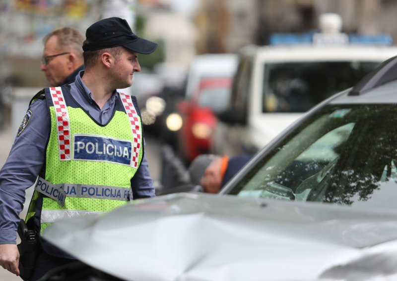 Kaos u centru Zagreba: Vozaču Audija pozlilo, zabijao se u automobile