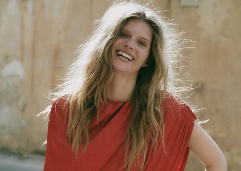 U Zaru je upravo stigla haljina koja će nestati s polica: Savršena je za svečane prigode