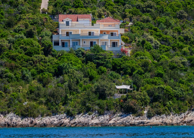 Turizam ovo ne pamti: Imamo više kreveta za 'obitelj i prijatelje' nego za legalne turiste!