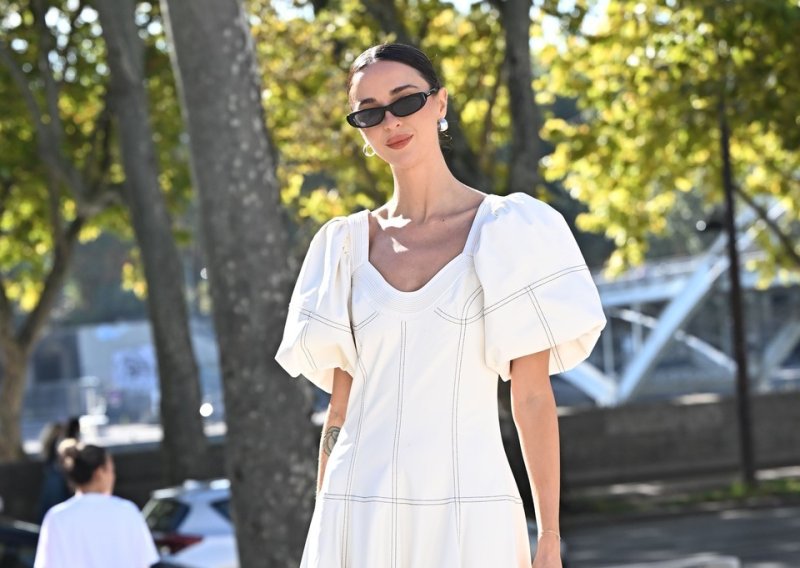 Bijele haljine nikad ne izlaze iz mode, a Zara ima hit maksi modele koji laskaju figuri