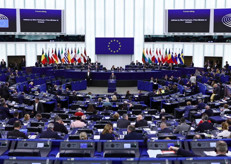 Energetska kriza trese EU: Zastupnici traže kraj 'cirkusa' sa Strasbourgom’