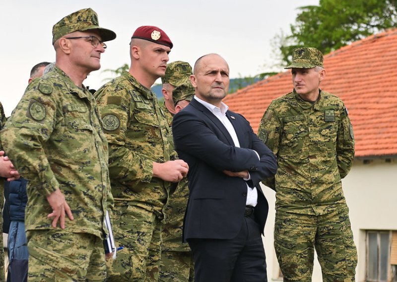 Anušić s ročnicima u Kninu: 'Kapaciteti se povećavaju'