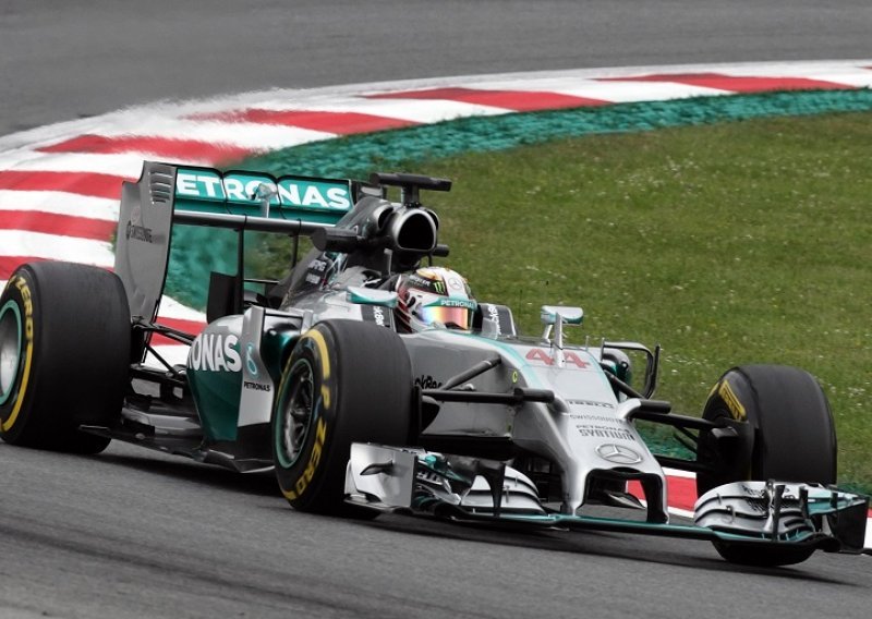Hamilton na vrhu, Mercedes nedodirljiv u Austriji
