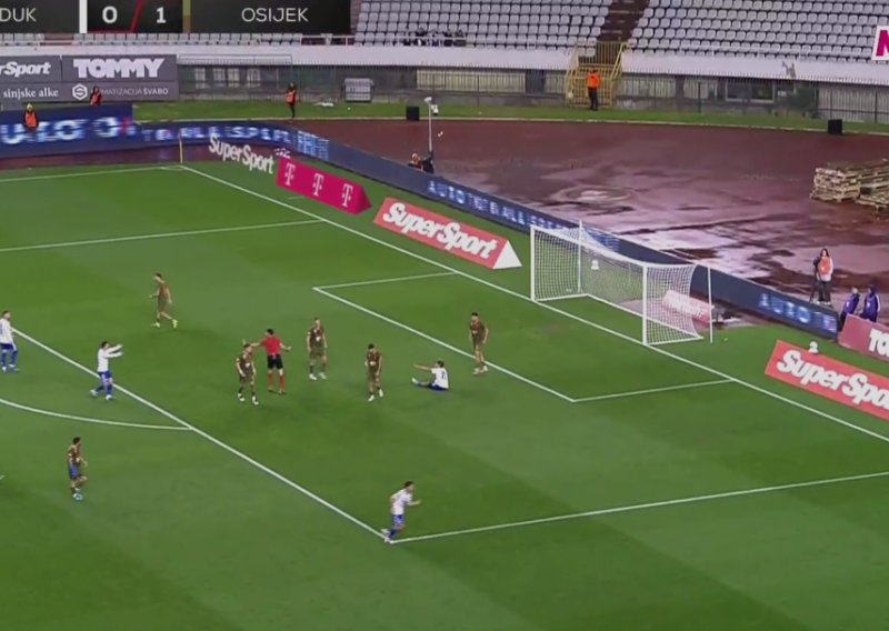 Pogledajte trenutak kad su igrači Hajduka skočili i tražili penal