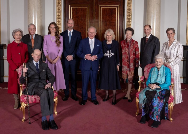 Rijetka fotografija kraljevske obitelji otkrila novu hijerarhiju