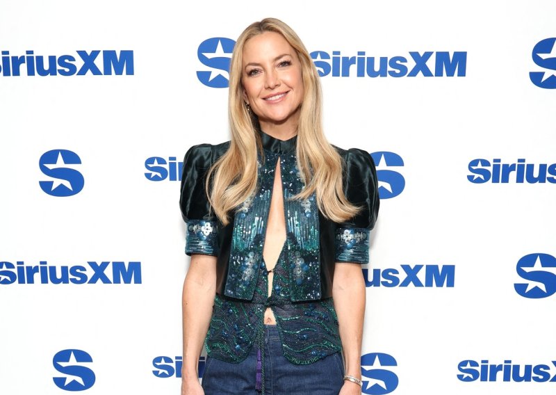 Glamurozan top i traperice: Kate Hudson oživjela hit kombinaciju iz nultih godina