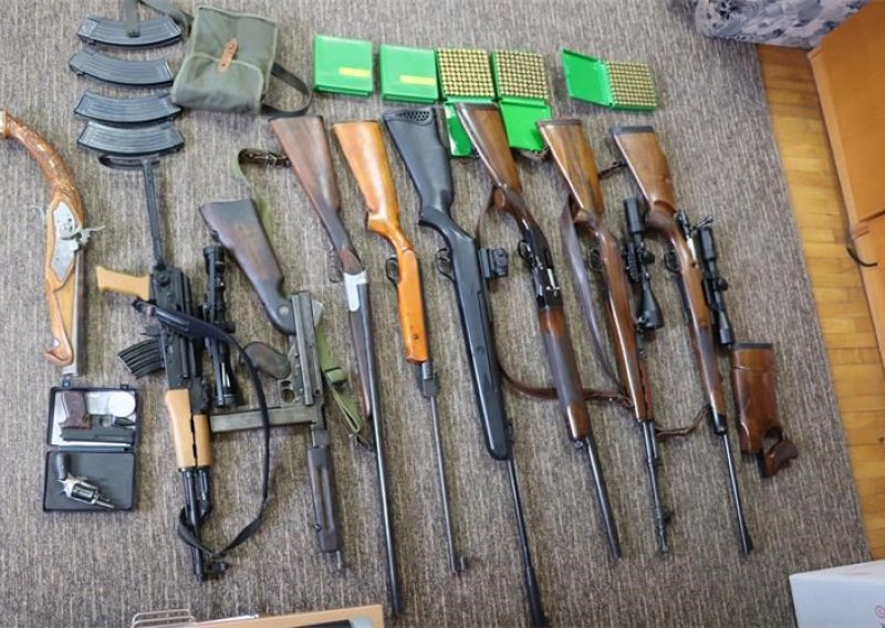 Veliki ulov kod Koprivnice: Policija zaplijenila obilje streljiva i oružja