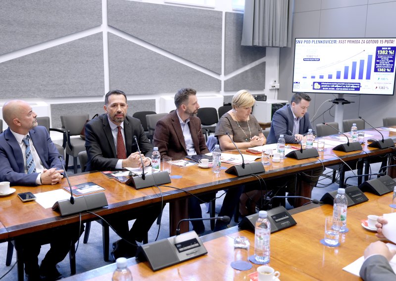 Pljušte optužbe: Financiranje Novosti je protuzakonito, novac se koristi za politiku