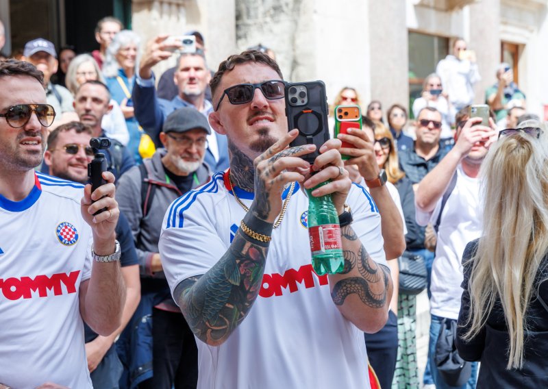 Pojavio se u Hajdukovom dresu i oduševio Split: UFC prvak prvi put u Hrvatskoj