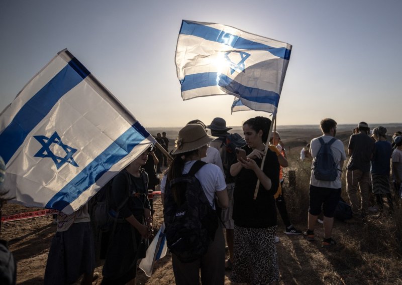 VIDEO Skandal na granici: Deseci izraelskih useljenika upali u Siriju, vojska ih sve privela