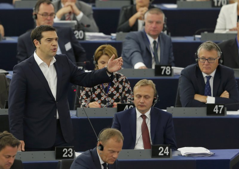 Pučani i liberali tukli po Ciprasu, Farage ga jedini razumije
