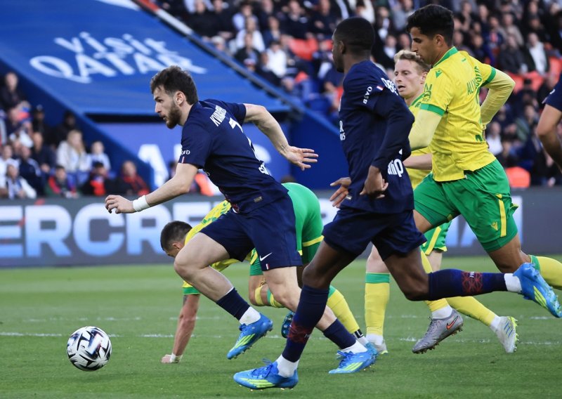 Legendarni Halilhodžić nemoćno s tribina Parka prinčeva gledao mučenje svog Nantesa