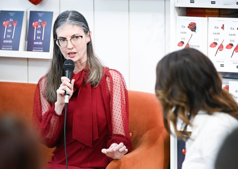 Predstavljena knjiga za mlade 'Da sam joj barem rekao' autorice Laure Nowlin