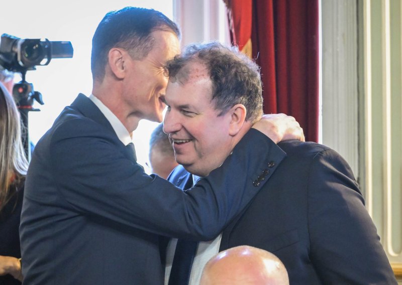 Jakov u prvom planu, Kolinde nema: Pojavio se na promociji bez supruge