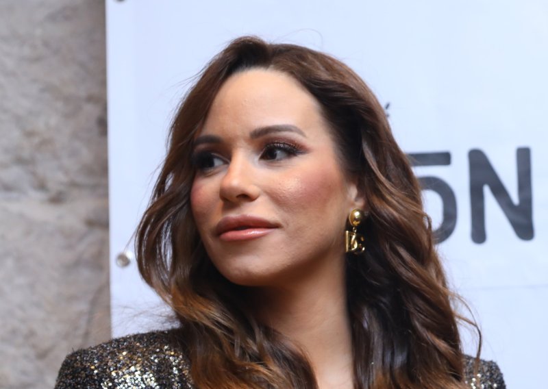 Rakitićeva Raquel pokazala obline u etno odjeći: Uz nju zablistale i mama i sestra