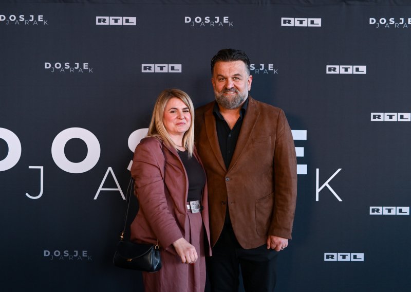 Njegova najveća podrška: Modna usklađenost bračnog para Jarak privukla veliku pozornost