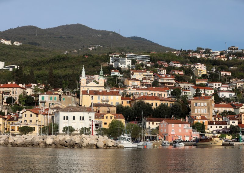 Upadao strancima u kuće, mijenjao im brave i prodavao ih ispod cijene: Sad je u pritvoru