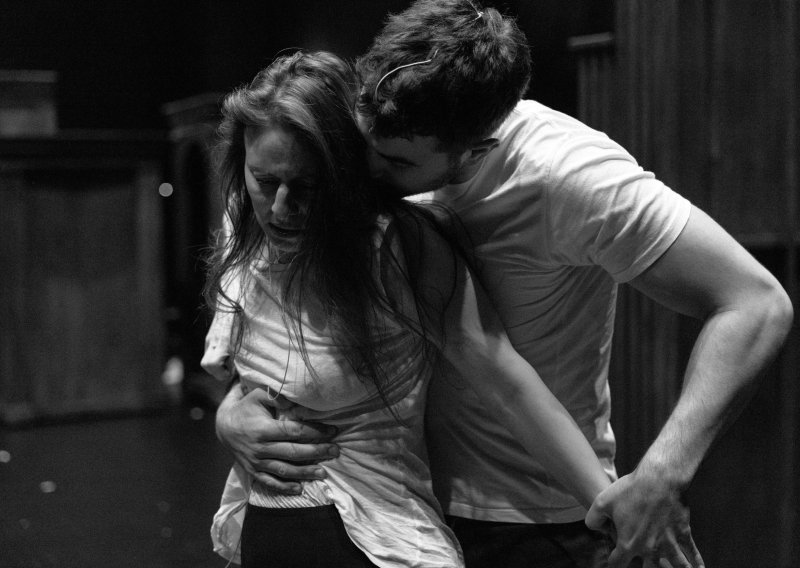 Dvije kraljice, jedna presuda: Ferlinova 'Marija Stuart' donosi inovativno scensko čitanje njemačkog klasika