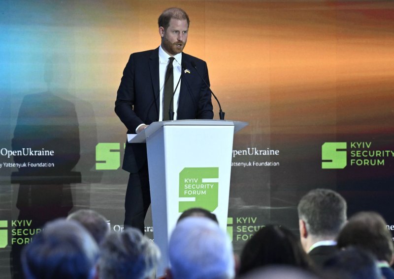 Princ Harry u iznenadnom posjetu Kijevu pozvao Putina da 'zaustavi rat'