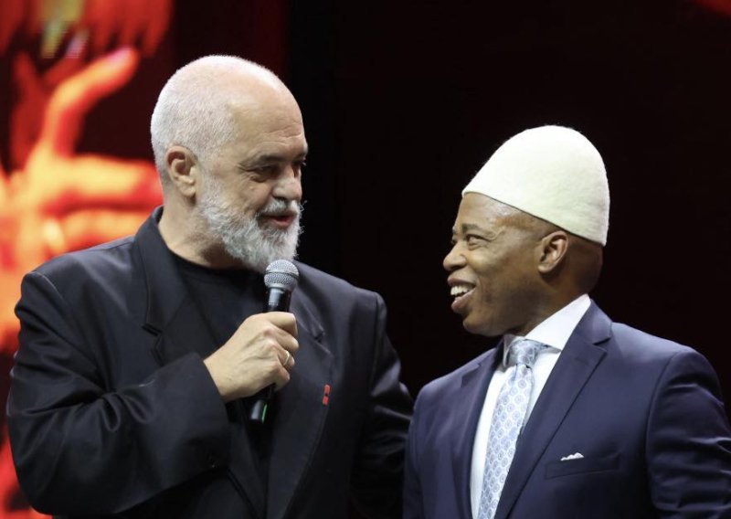 Misterij u Albaniji: Bivši gradonačelnik New Yorka sada i službeno stanovnik Tirane. Pitanje je - zašto?