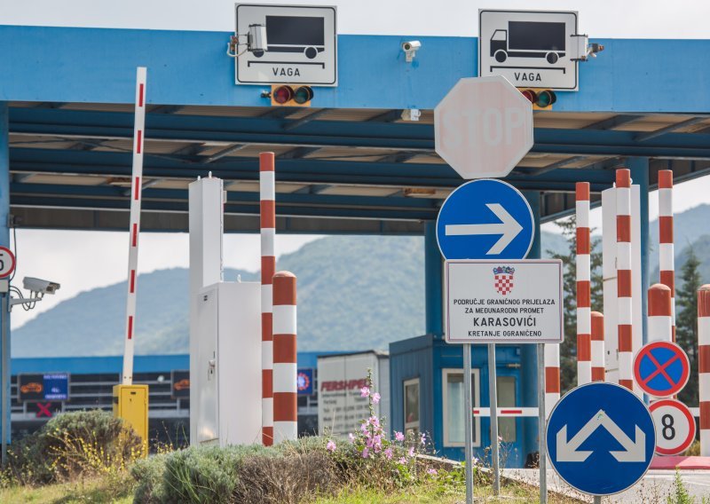 Carinici mu u autu pronašli 25 tisuća lijekova, pazite što je sve krijumčario