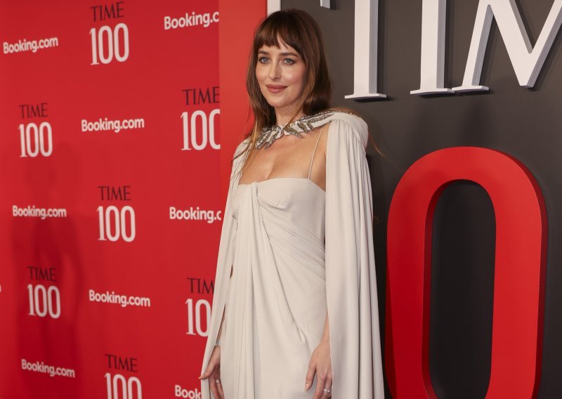 Odbacila 'gole' haljine: Svi pričaju o glamuroznoj haljini Dakote Johnson