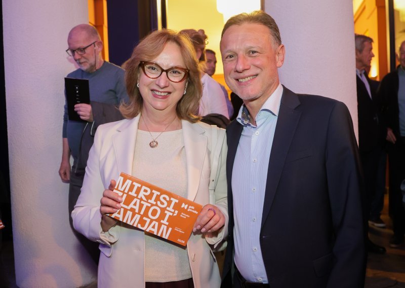 Zaljubljenici u kazalište: Gordan Jandroković i supruga Sonja u opuštenom izdanju na novoj premijeri