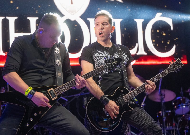 Tišina, glas i sjećanja: Posebni unplugged koncert Tihe Orlića