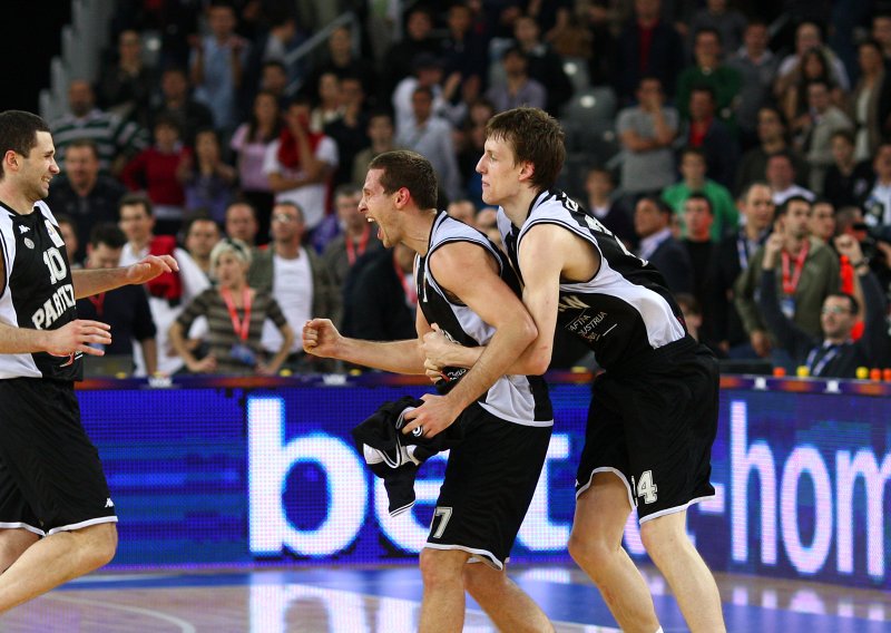 Prošlo je točno 16 godina: Sjećate li se kako je Kecman rastužio punu Arenu?