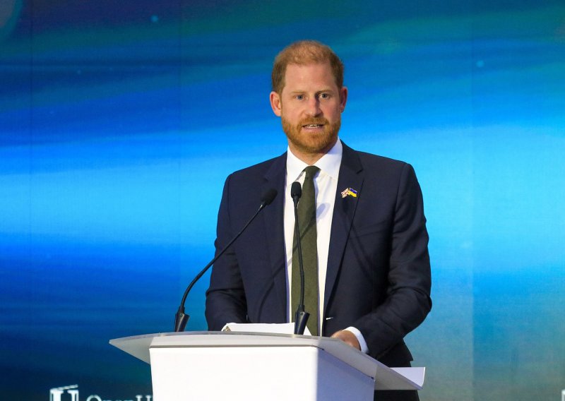 Princ Harry oštro odbrusio novinaru: 'Radim upravo ono za što sam rođen'