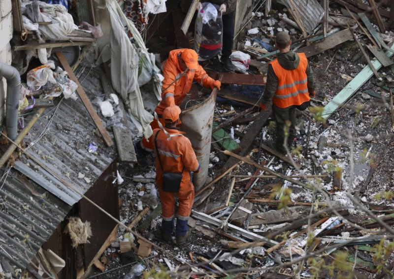 VIDEO Rusija pokrenula razoran napad: Stotine dronova i raketa pogodile više regija