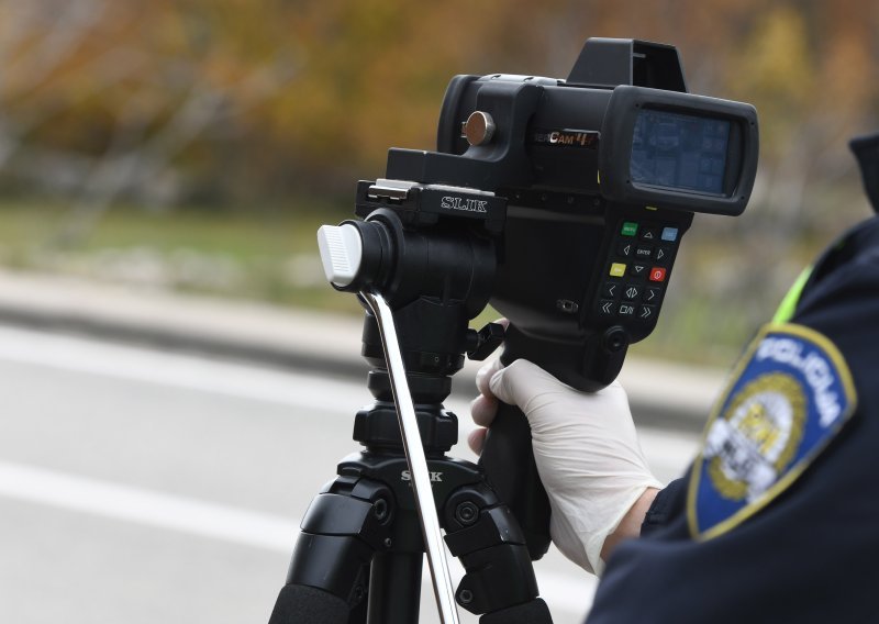 Većina vozača ovo ne zna: Radar može ‘uhvatiti’ brzinu puno prije nego ga vidite