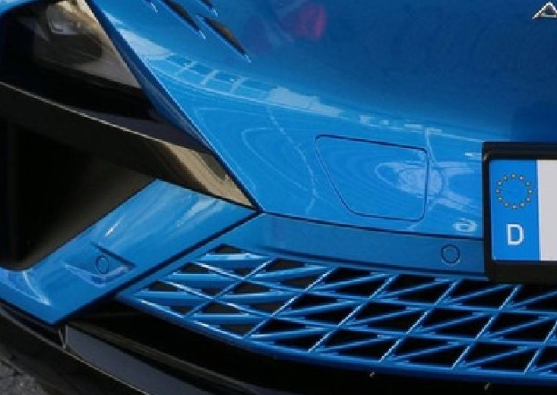 Znate li čemu služe mali poklopci na braniku automobila?