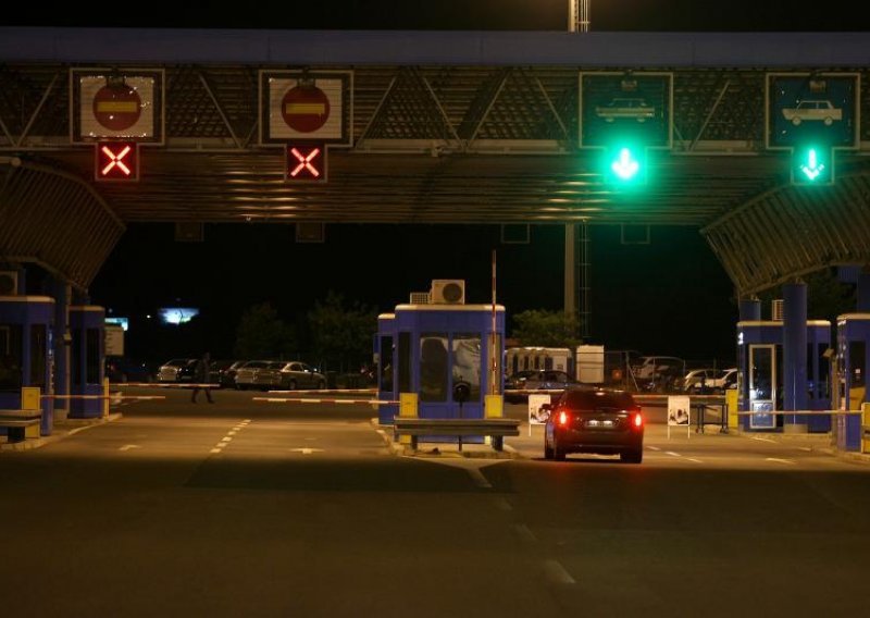 Pala banda krijumčara ljudima, među njima i policajci