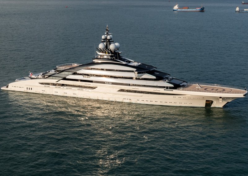 Superjahta prošla kroz Hormuški tjesnac: Evo kome pripada