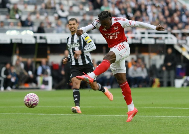 Arsenal se minimalnom pobjedom vratio na vrh prvenstvene ljestvice