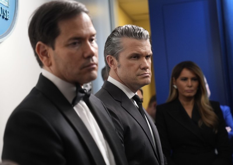 FOTO Ljudi su vikali 'Dolje! i bježali pod stolove. Potresena Melania, Trump u šoku, skamenjeni Rubio