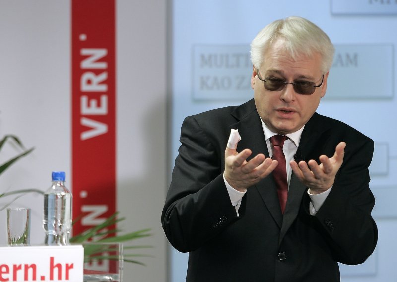 Josipović: Težimo postati mala sila!