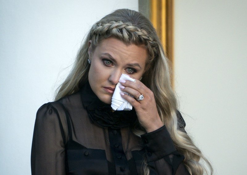 Udovica Charlieja Kirka u suzama bježala na sigurno: 'Samo želim kući...'