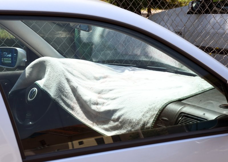 Auto satima stoji na suncu? Ovi trikovi mogu vam spasiti automobil
