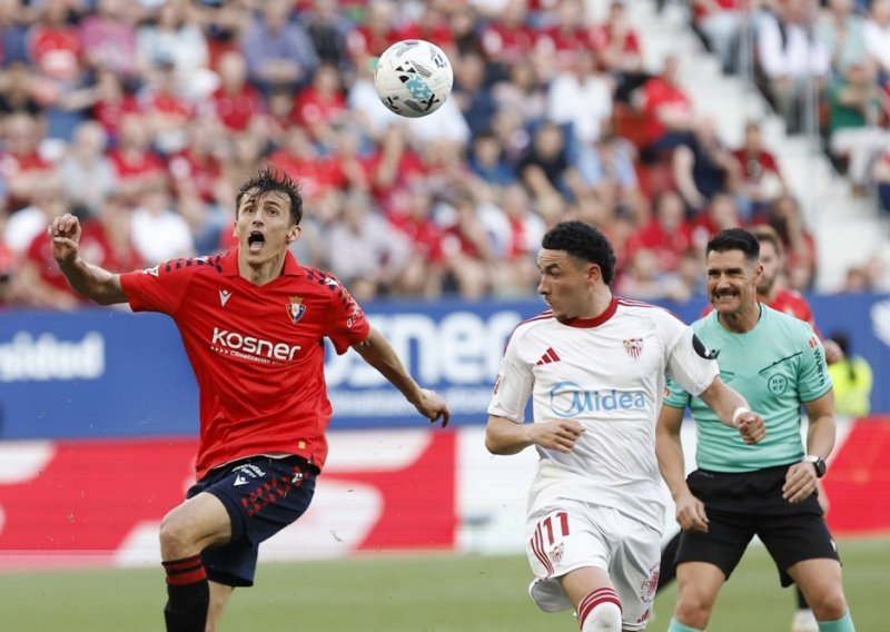 Budimir i suigrači u 99. minuti šokirali Sevillu, igrači teren napustili u suzama