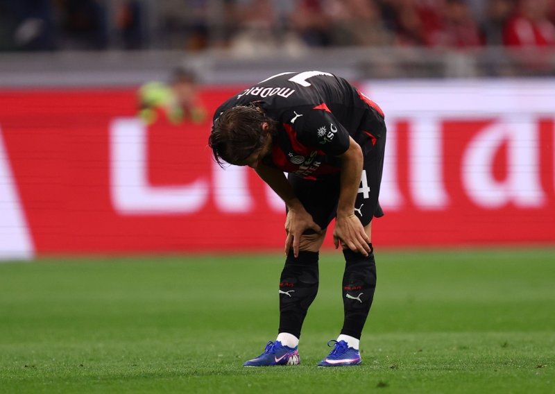 Brutalan sudar glavama Modrića i Locatellija: Hrvat morao izaći s travnjaka