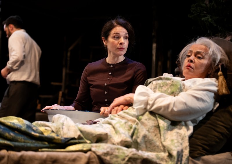 'Mirisi, zlato i tamjan': Groteskna susjeda Nela Kocsis rastura u Ogrestinom izletu u kazalište