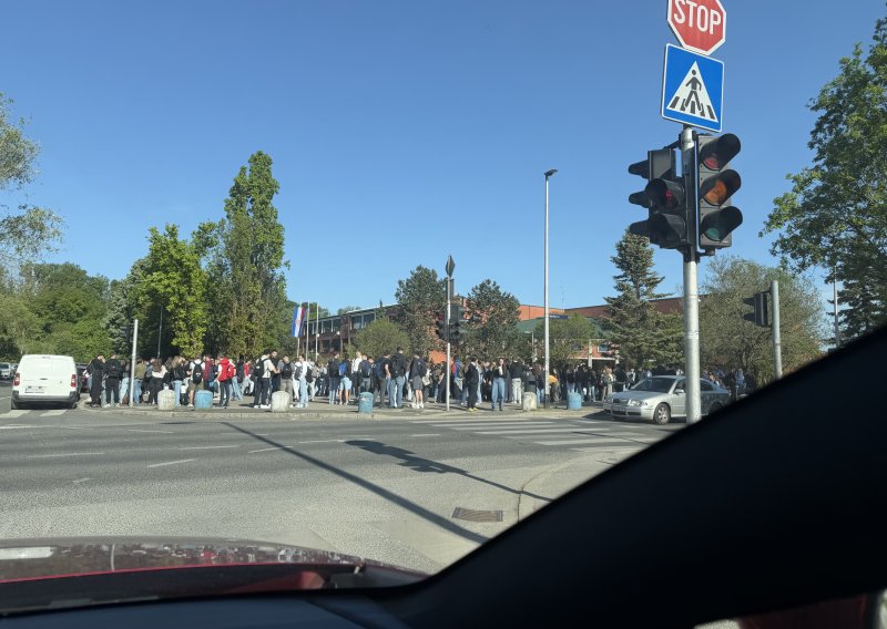 Nove dojave o bombama u zagrebačkim, splitskim i riječkim školama