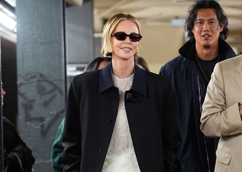 Najpoželjnije udobne cipele osvojile su Charlize Theron, a zna i kako ih nositi