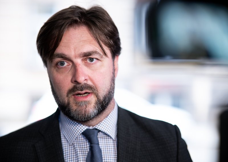 Ćorić o plivajućem PDV-u: 'Bliski istok zahtijeva pravovremenu reakciju'