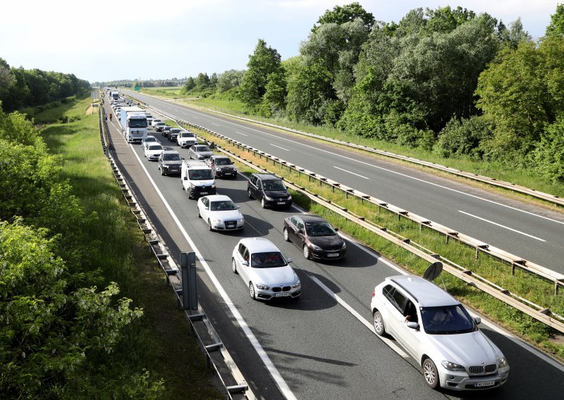 Tri kilometra kolone na A3: Vozilo u kvaru dovelo do problema