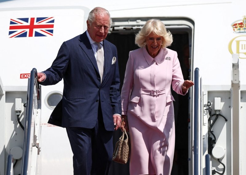 Kralj Charles došao u SAD nakon drame na večeri za novinare i diplomatskih napetosti
